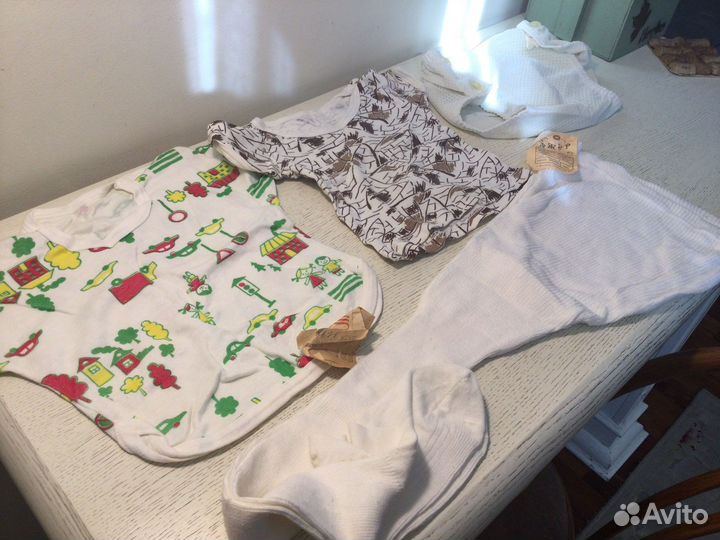 Пакетом.Футболки для новорождённого.Колготки р.19