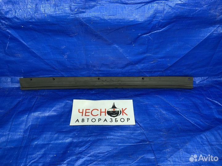 Резинка задней левой двери Nissan X-Trail T31