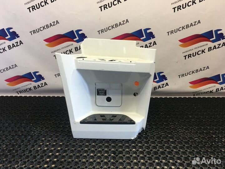 Подножка нижняя правая Mercedes-Benz Actros