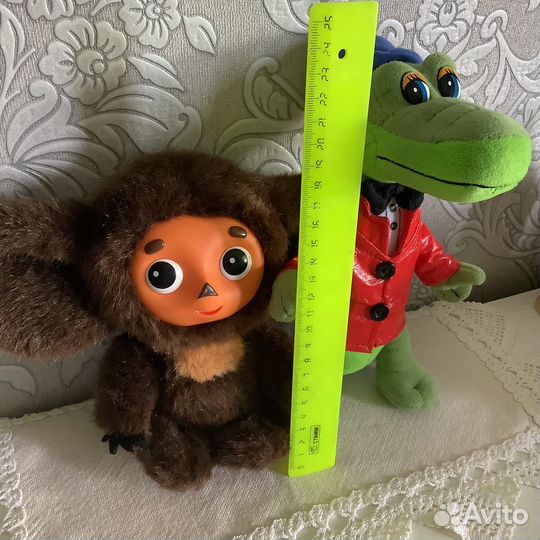 Чебурашка и крокодил Гена игрушка