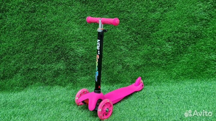 Самокаты детские светящиеся новые Трехколесный