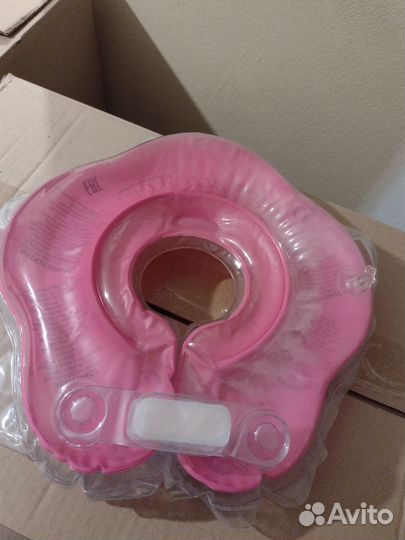 Круг для купания грудничку и коврики в ванну