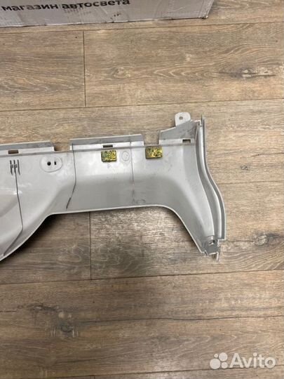 Обшивка двери багажника Mitsubishi Pajero 4 3.2D