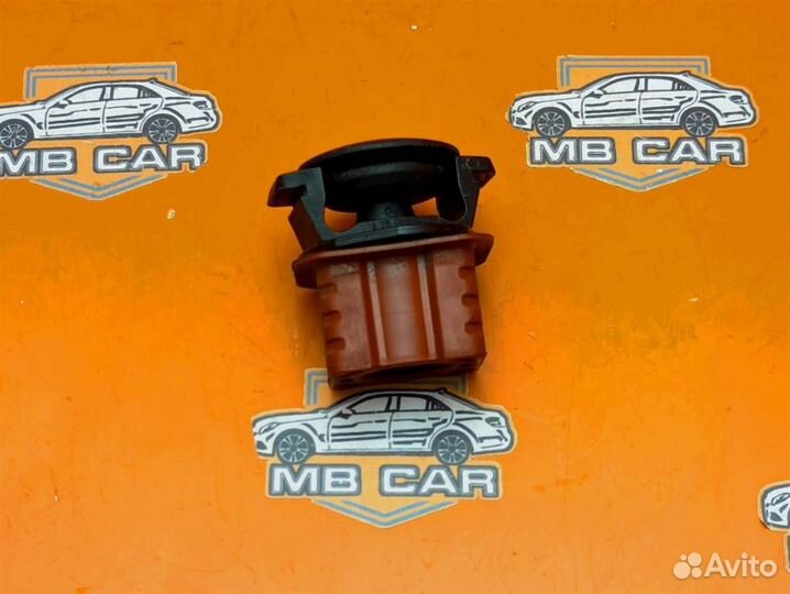 Клипса радиатора w211 E-class 646.961