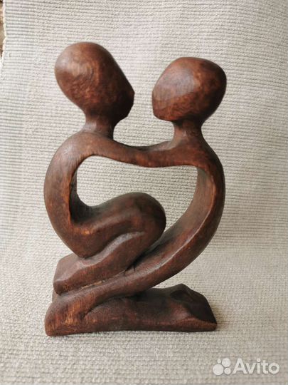 Сувениры из разных стран из дерева, керамики