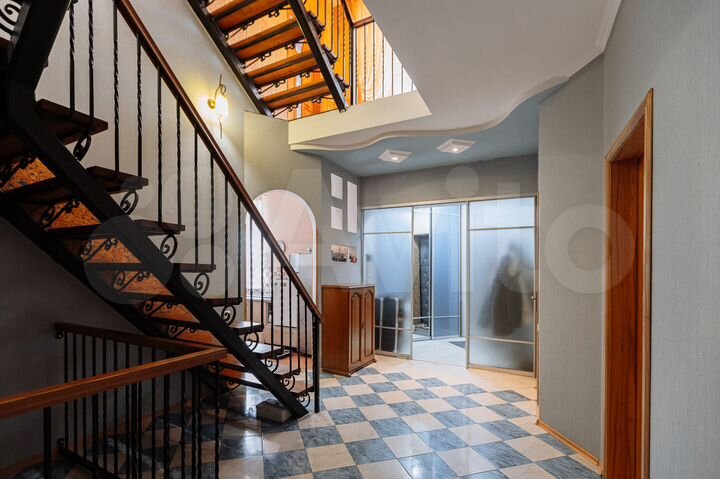 Дом 566 м² на участке 6 сот.