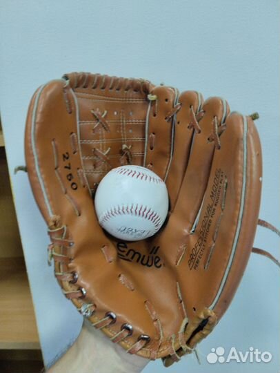 Перчатка для бейсбола