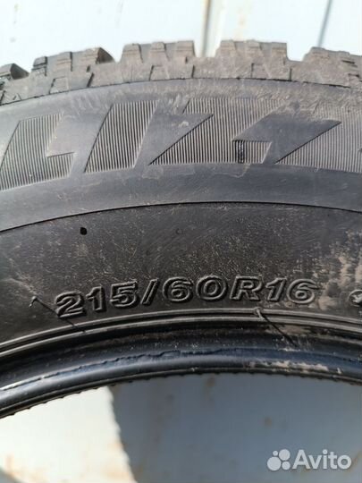 Bridgestone Blizzak Spike-02 215/60 R16