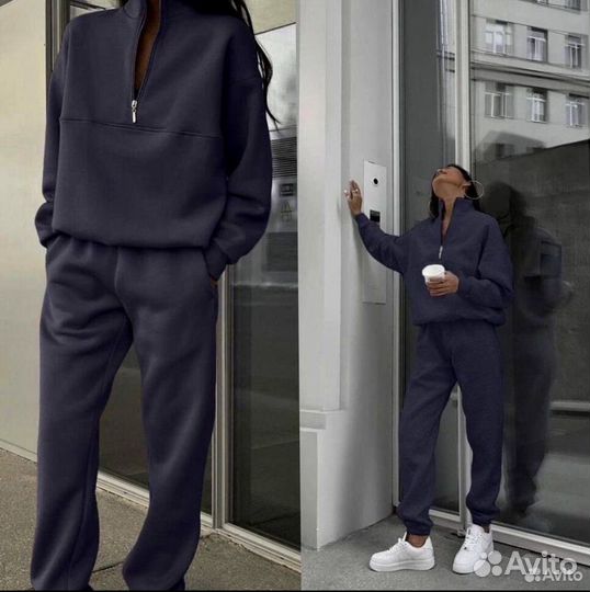 Спортивный женский костюм