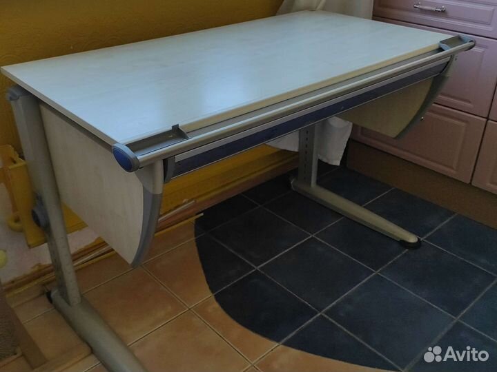 Растущая парта moll