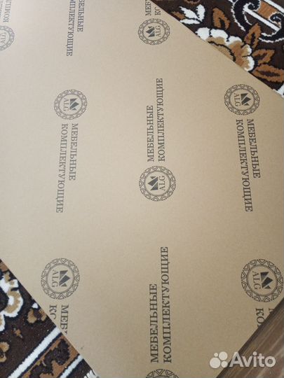 Глянцевая панель на рабочую стенку под мрамор