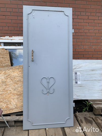 Металлическая дверь бу 216 высота 90 ширина