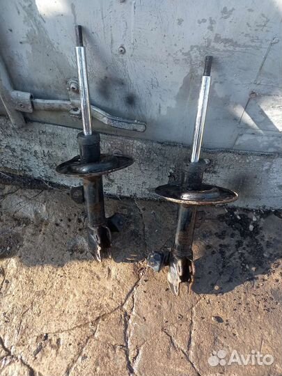 Toyota camry v50 Амортизатор передний