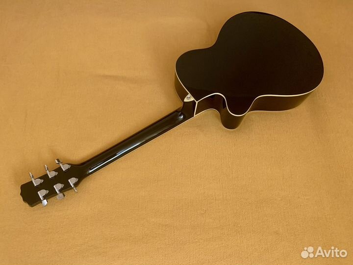 Акустическая гитара