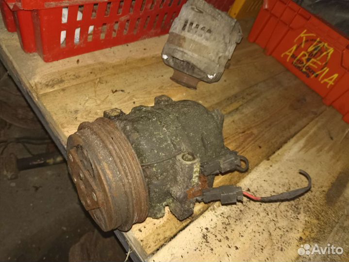 Компрессор кондиционера Kia Avella