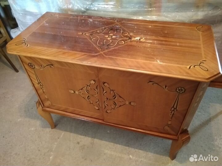 Тумба под радиоаппаратуру 