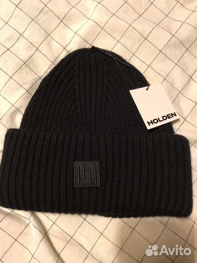 Зимняя полушерстяная женская шапка Holden