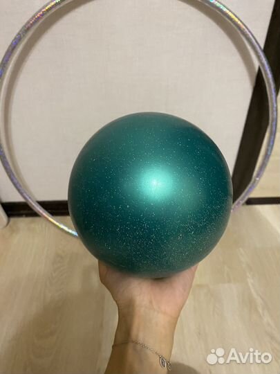 Гимнастический мяч и обруч