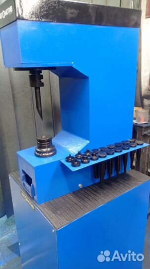 Клёпальный станок для тормозных колодок