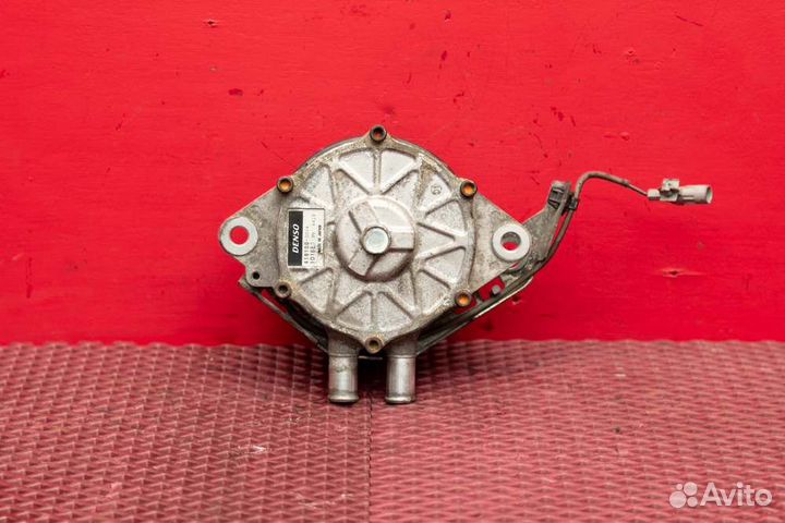 Помпа водяная Toyota Land Cruiser 200 1VD 2012