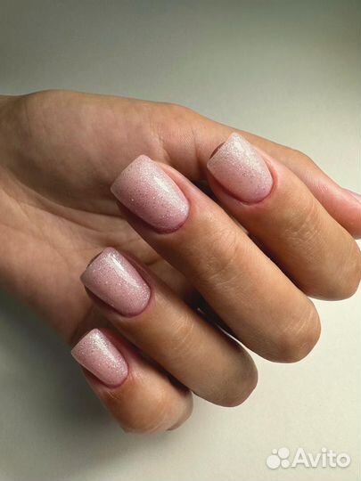 Модель на маникюр