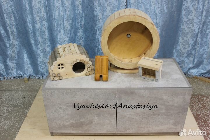 Колесо и домики для шиншилл,дегу,белок,хомяков