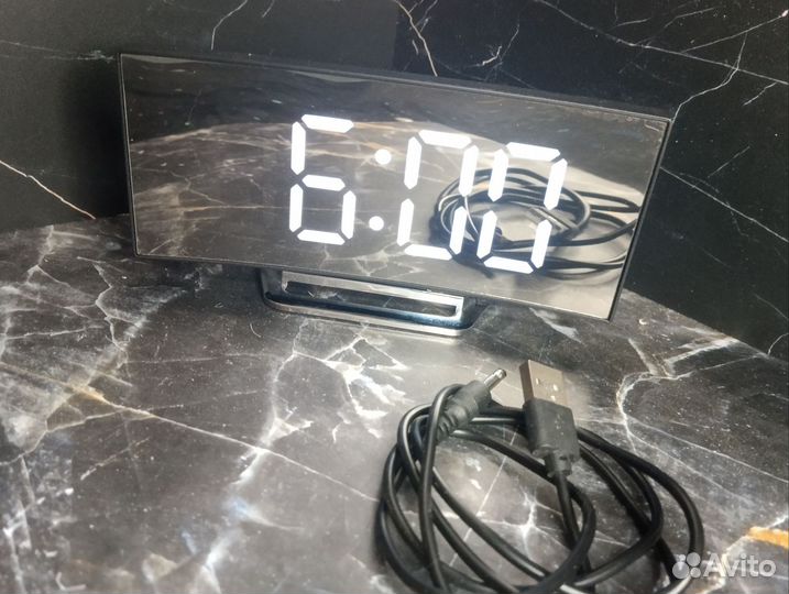 Электронные настольные часы