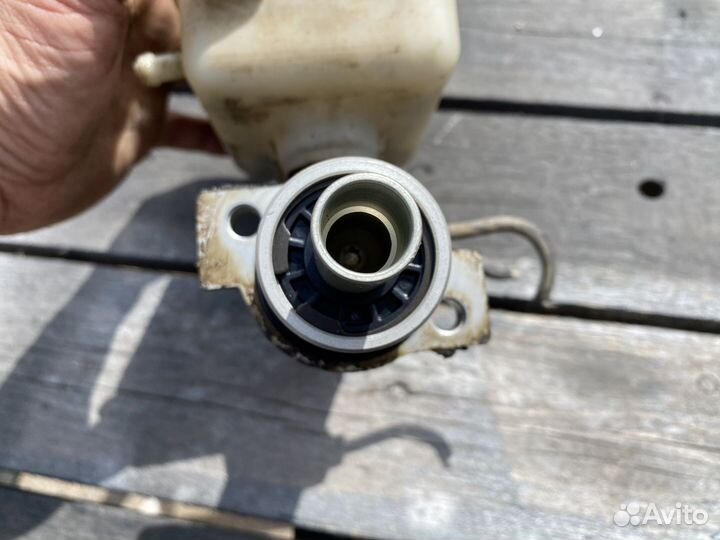 Цилиндр тормозной главный Skoda Octavia A4