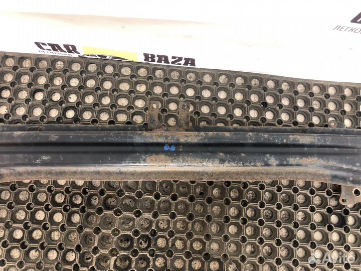 Усилитель переднего бампера