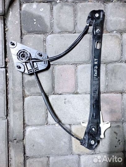 Skoda rapid Стеклоподъёмник правый задний