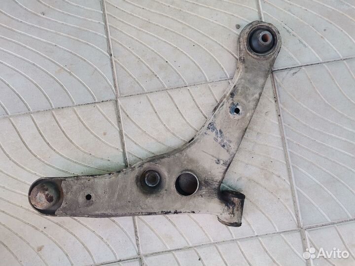 Рычаг левый передний лансер 9