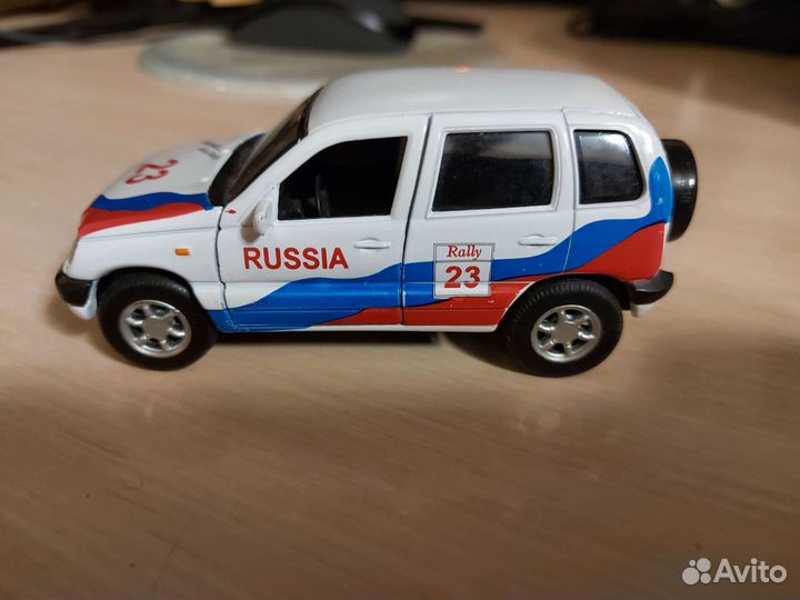 Модель Welly Chevrolet Niva 1:34-1:39