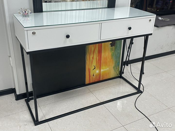 Стол для визажиста