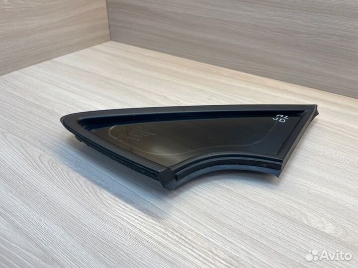 Форточка кузова передняя левая Kia Ceed