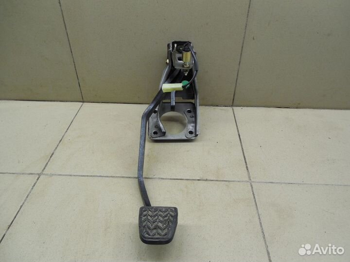 Педаль тормоза V5 2013