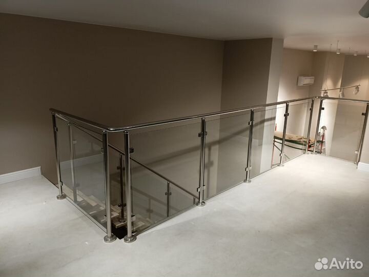 Стеклянные ограждения балконов,террас,лестниц