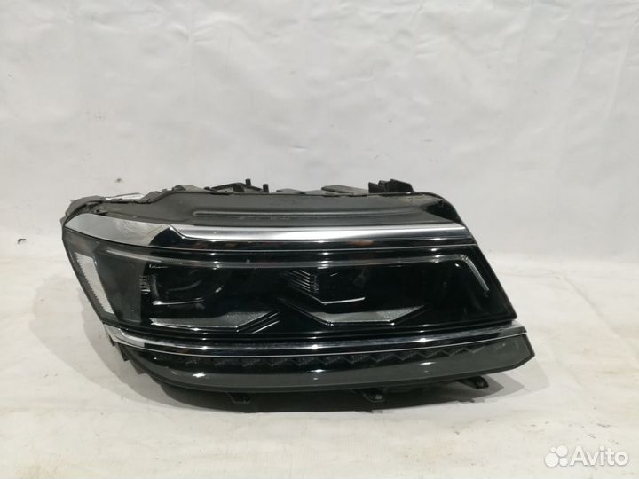 Фара правая VW Tiguan