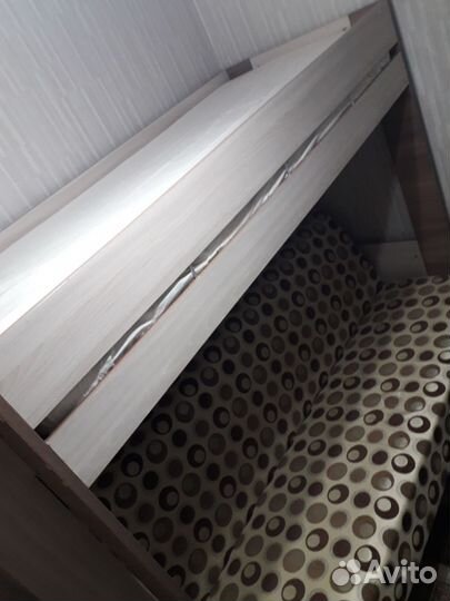 Кровать двухьярусная