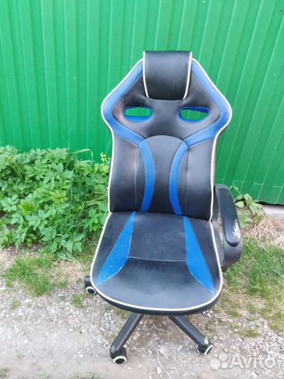 Компьютерное кресло (игровое) нет подлокотника