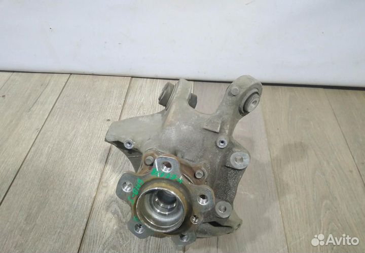 Кулак задний левый бу BMW 5 G30 OEM 33306866337