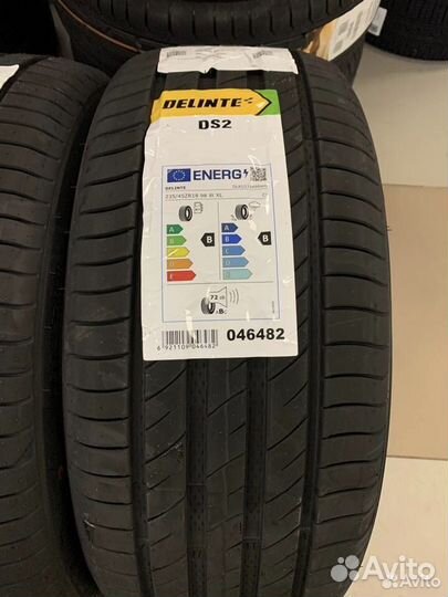 Delinte DS2 215/55 R17 98W