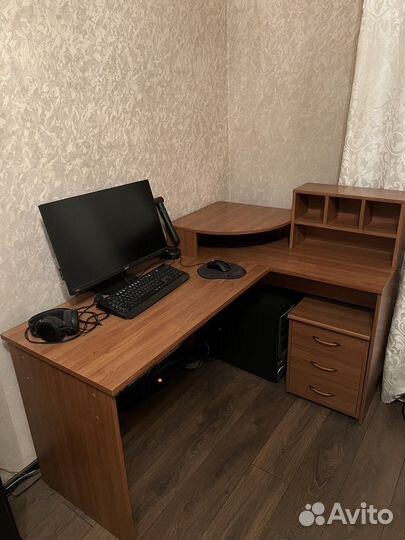 Компьютерный стол