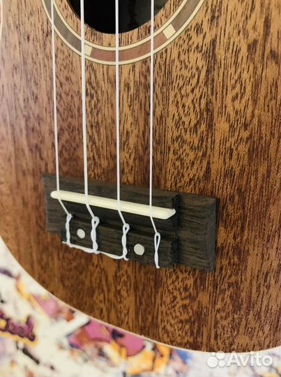 Укулеле со звукоснимателем