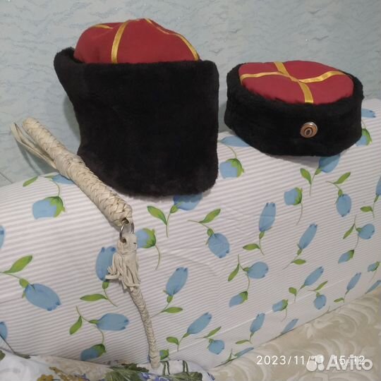 Головной убор и кнут казачьи