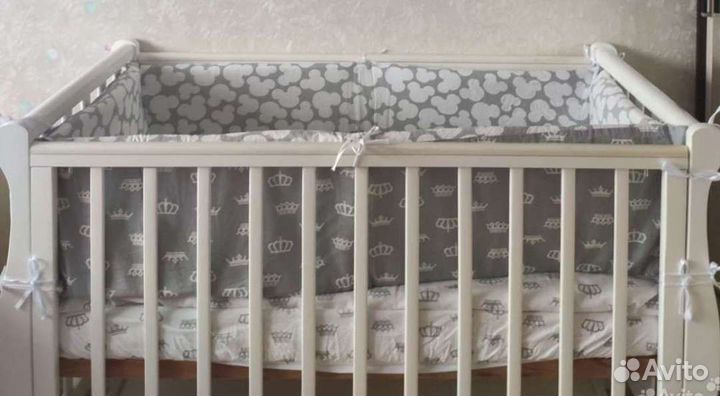 Детская кроватка с маятником и ящиком, матрас