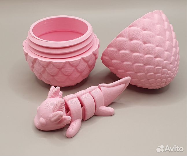 Яйцо-шкатулка с малышом аксолотля