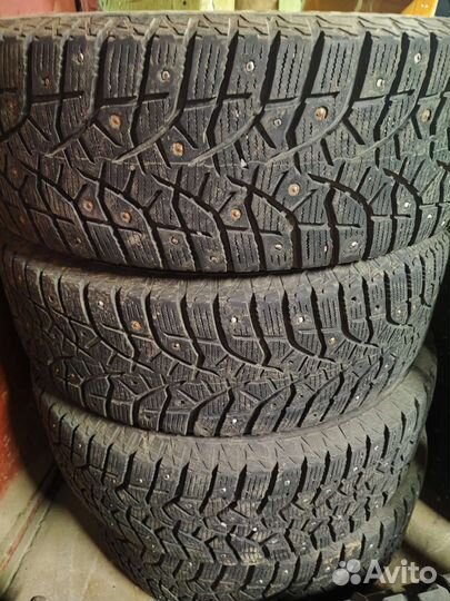 Bridgestone Blizzak Spike-02 SUV 205/65 R16 98T