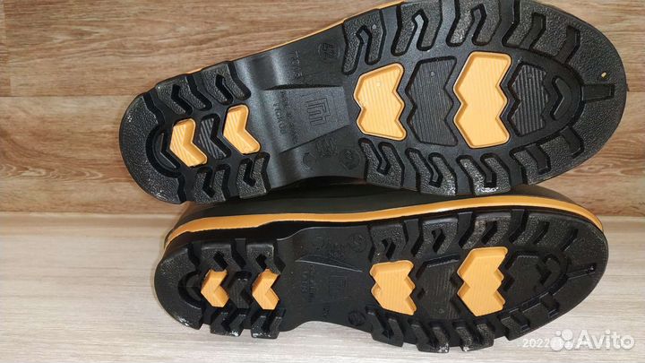 Резиновые сапоги