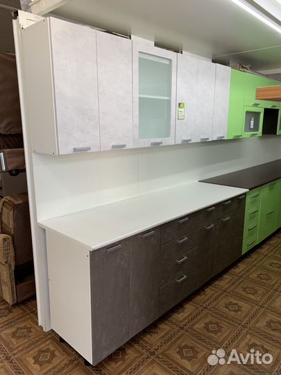 Кухонный гарнитур Бетоны (новый)