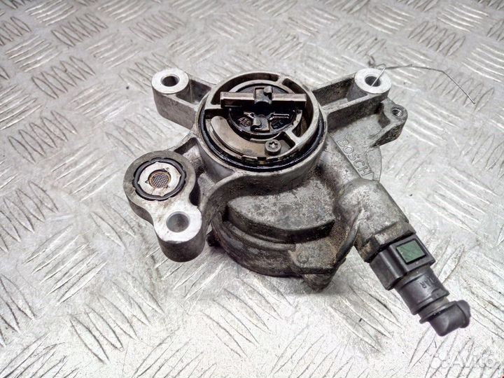 Насос вакуумный Volvo S40 2 2005 30725859